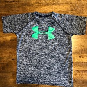 Used Under Armour SS T Loose Fit Heat Gear SZ YS